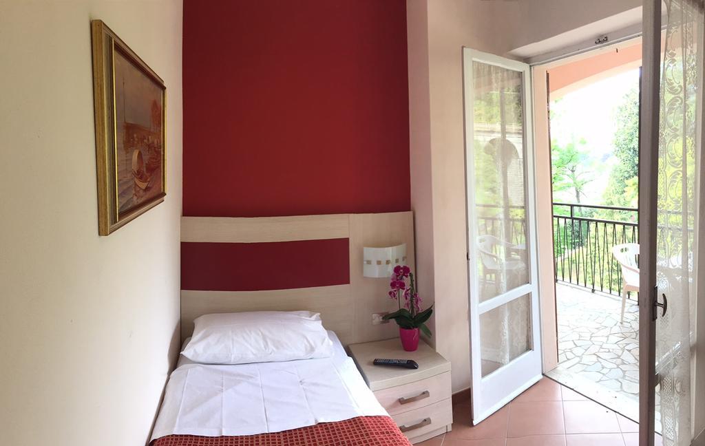 Albergo Riva Reno Di Leggiuno Room photo